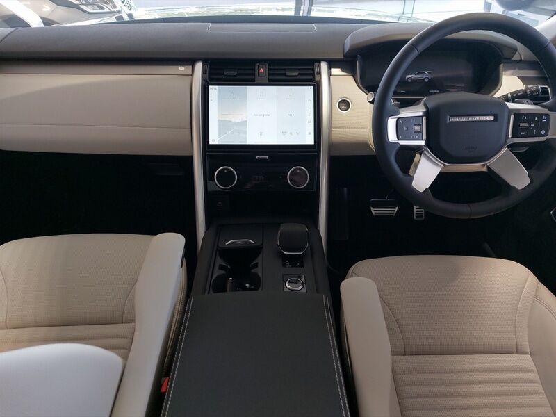 More views of Land Rover Discovery