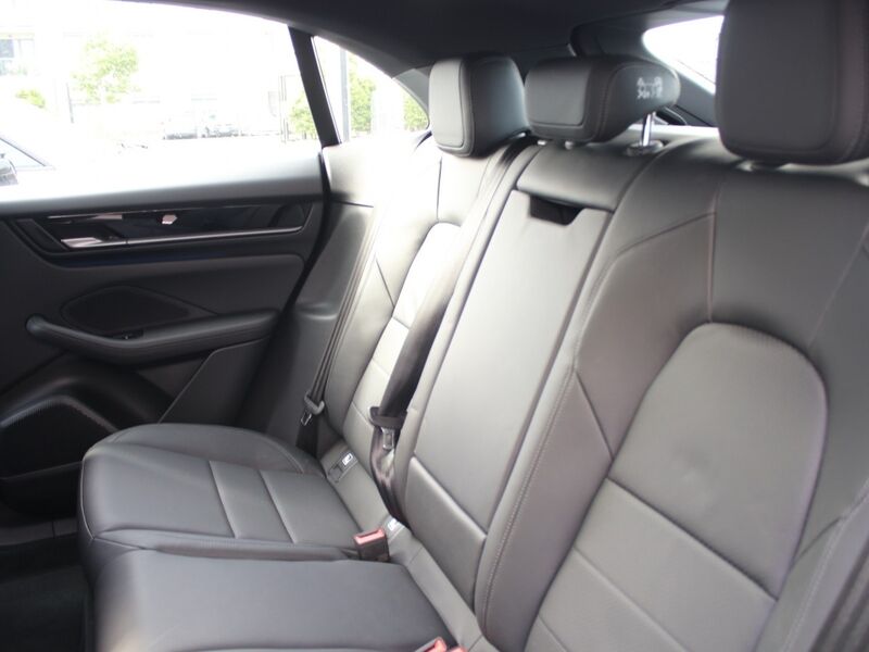More views of Porsche Macan