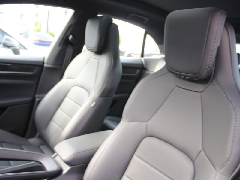 More views of Porsche Macan