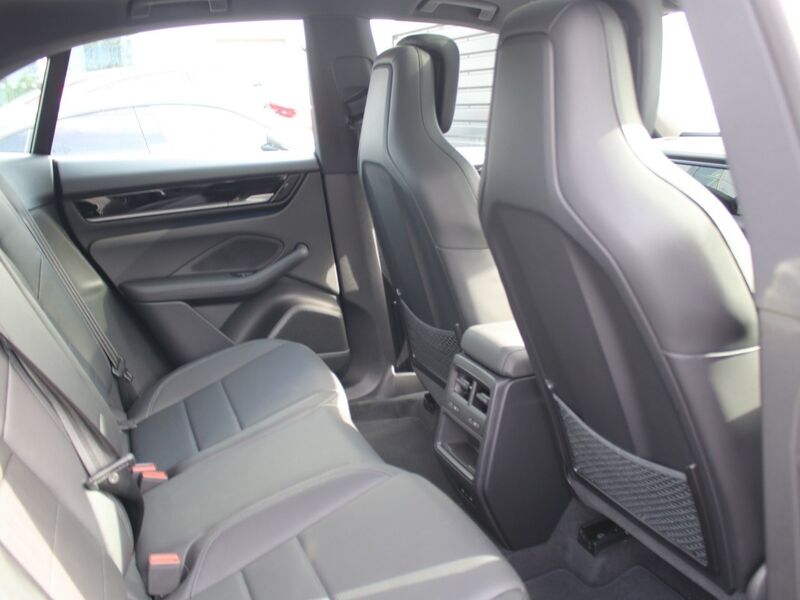 More views of Porsche Macan