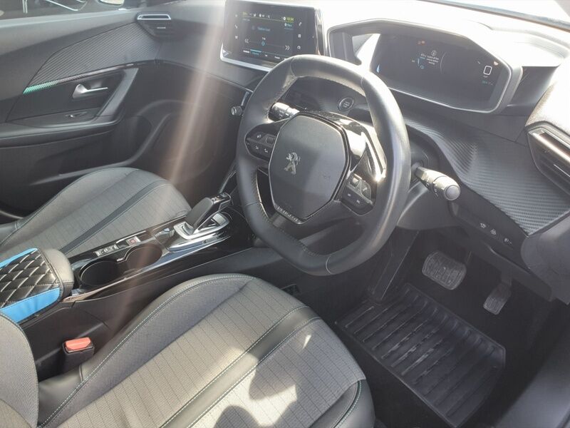 More views of Peugeot 2008