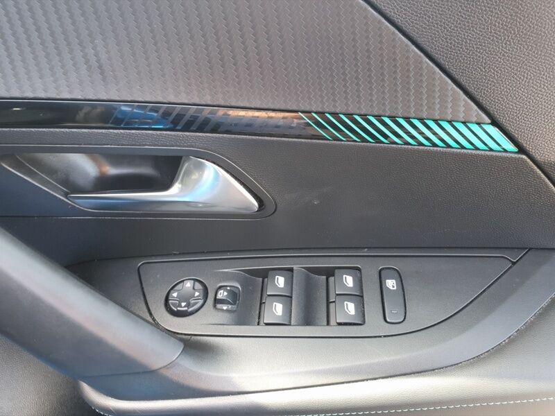 More views of Peugeot 2008