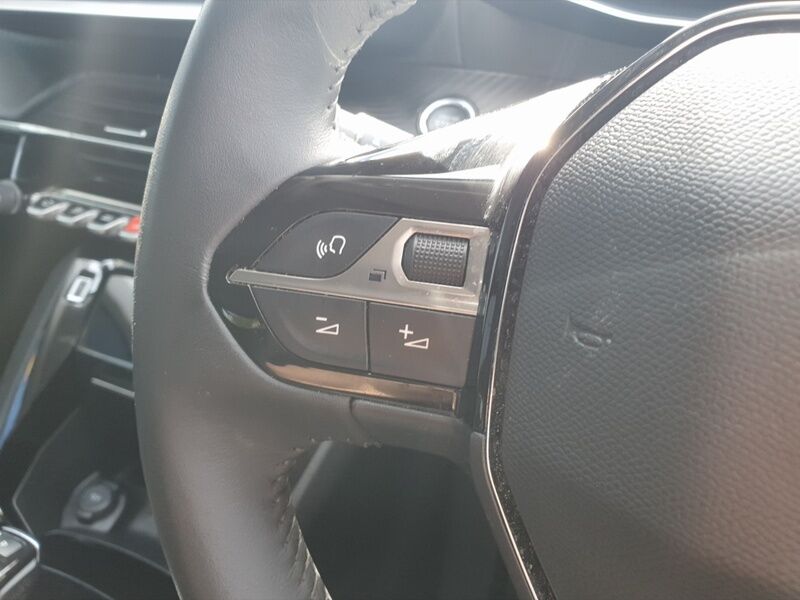 More views of Peugeot 2008