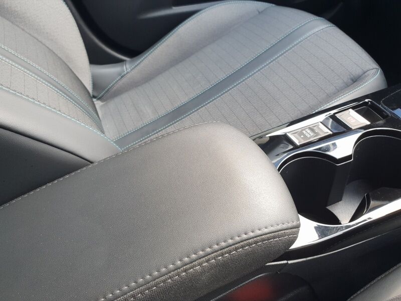More views of Peugeot 2008