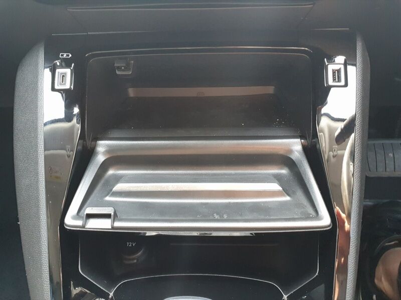 More views of Peugeot 2008