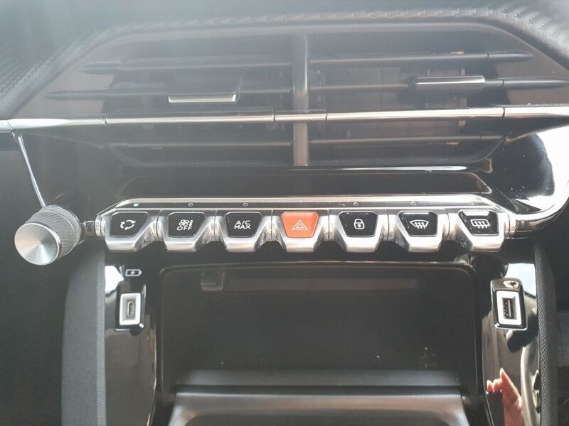 More views of Peugeot 2008