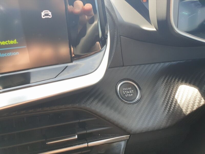 More views of Peugeot 2008
