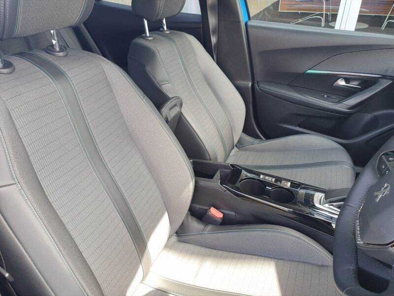More views of Peugeot 2008