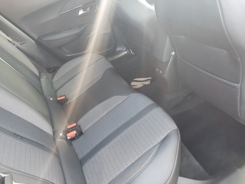 More views of Peugeot 2008