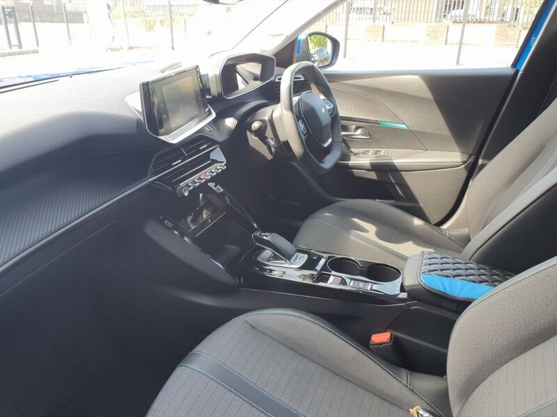 More views of Peugeot 2008