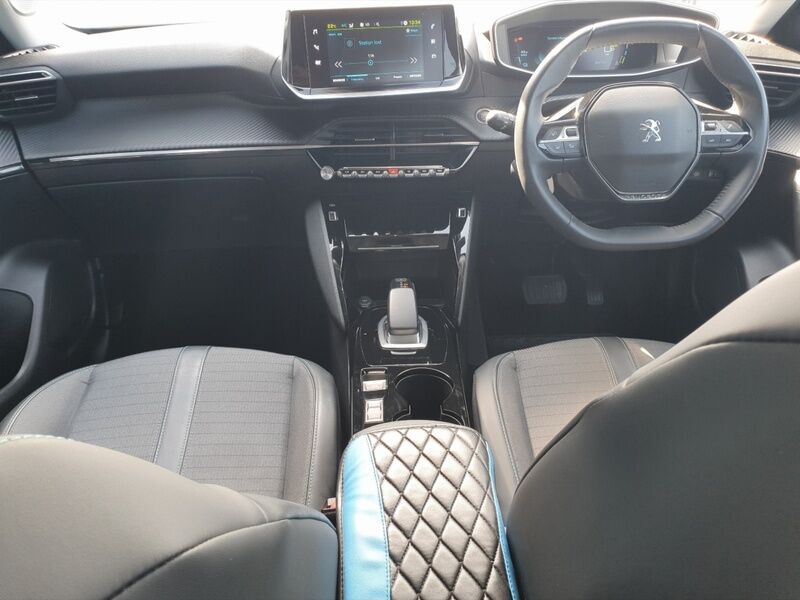 More views of Peugeot 2008