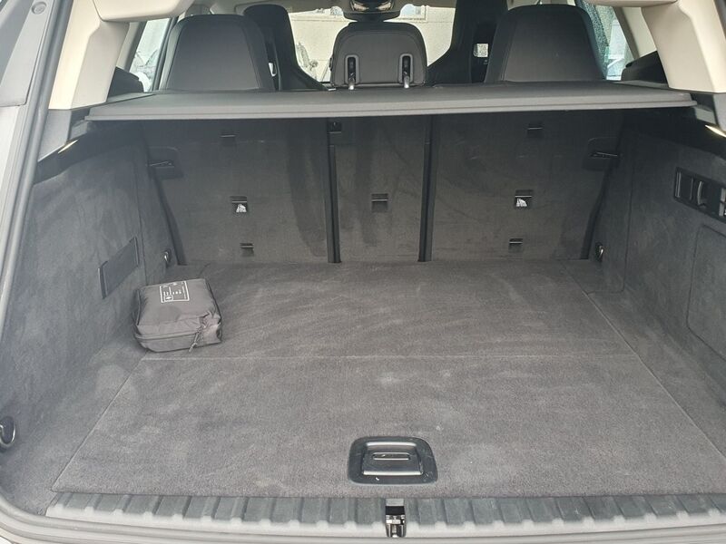 More views of BMW iX