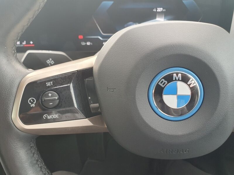 More views of BMW iX