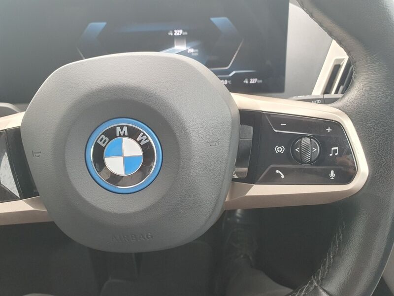 More views of BMW iX
