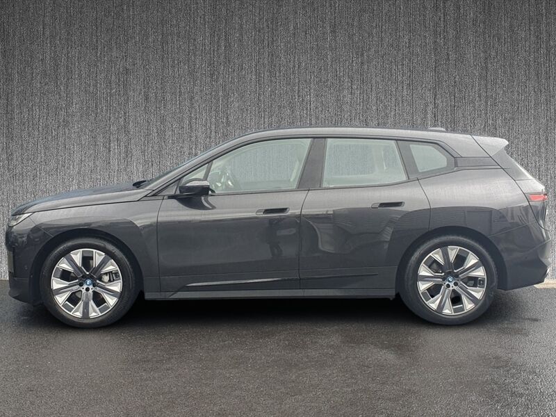 More views of BMW iX