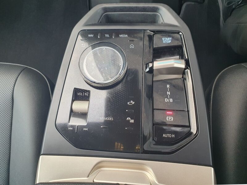 More views of BMW iX