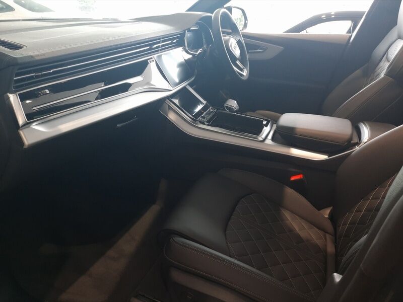 More views of Audi Q8