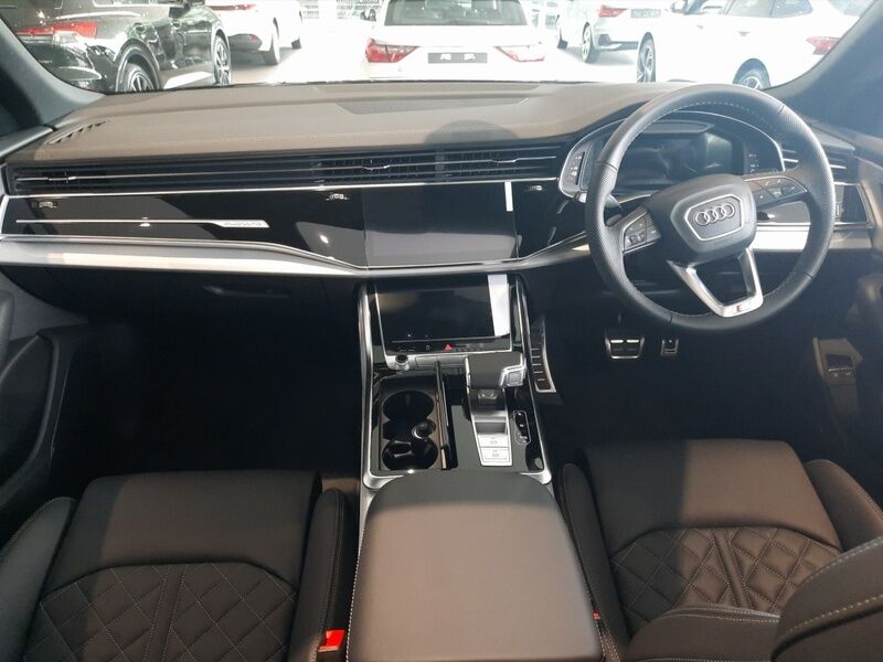 More views of Audi Q8
