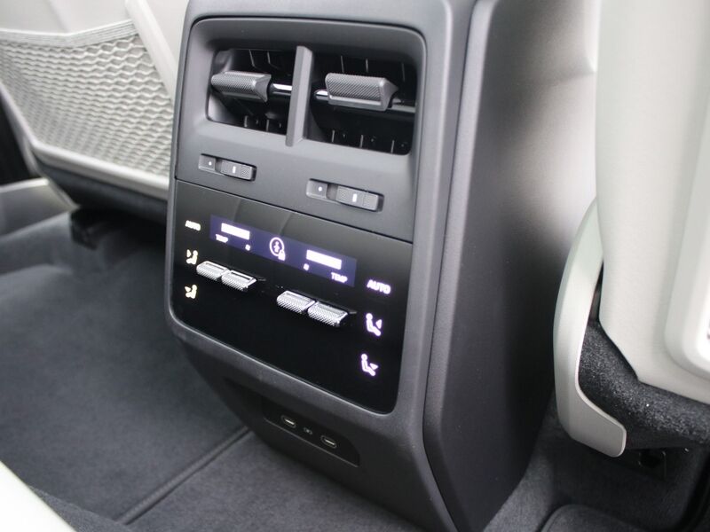 More views of Porsche Macan