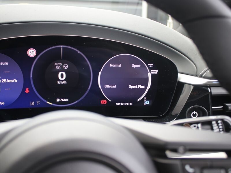 More views of Porsche Macan