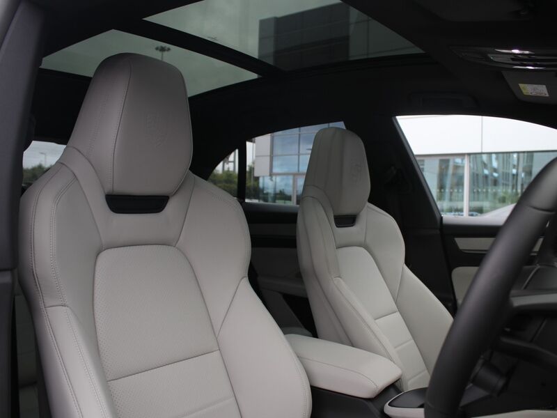 More views of Porsche Macan