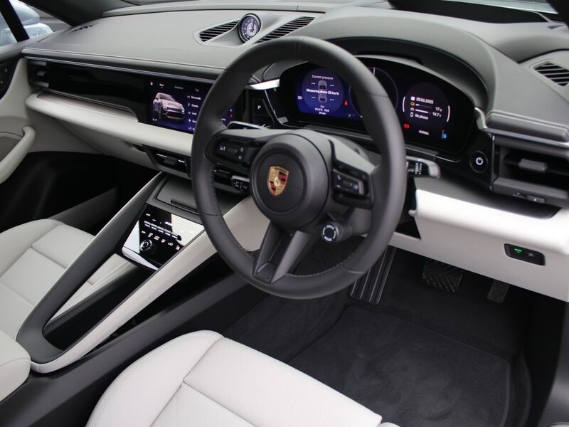 More views of Porsche Macan