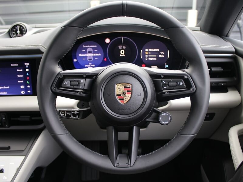 More views of Porsche Macan