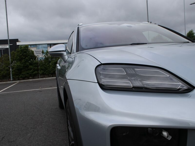 More views of Porsche Macan