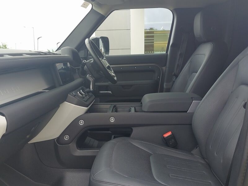 More views of Land Rover Defender
