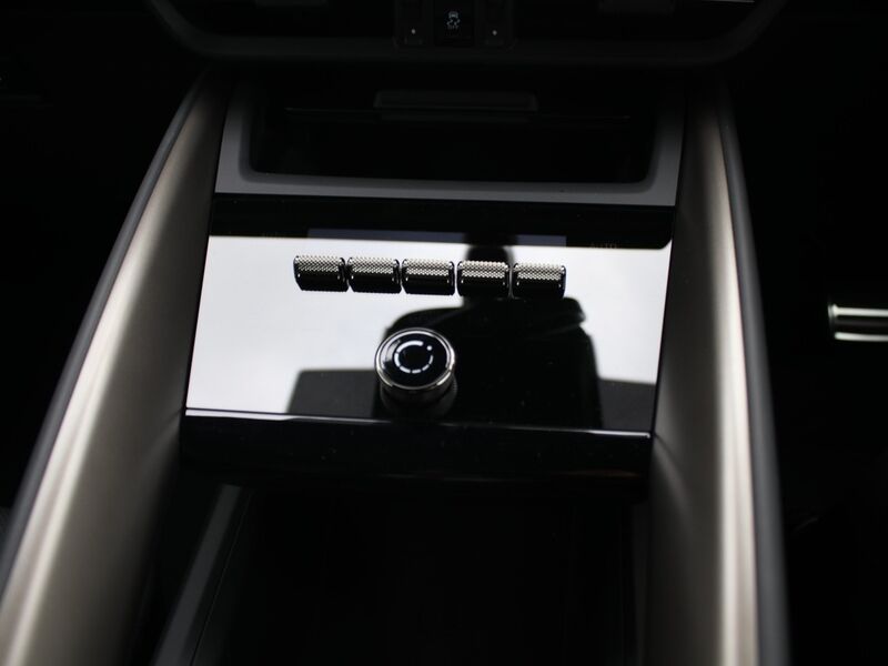 More views of Porsche Macan