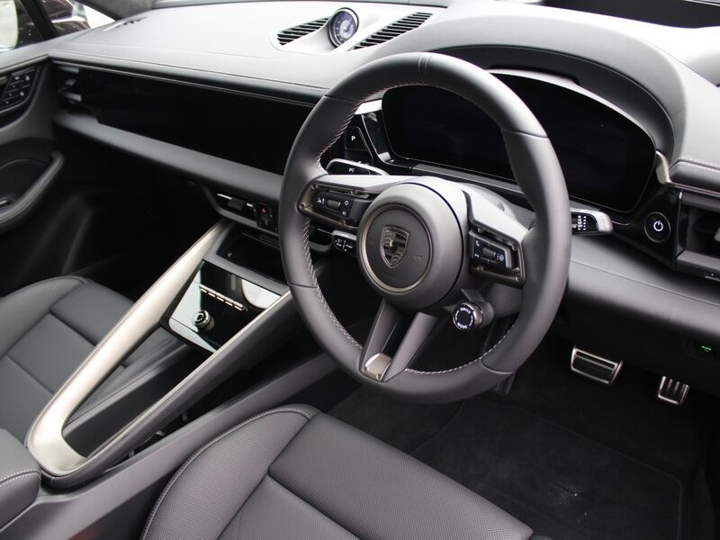 More views of Porsche Macan