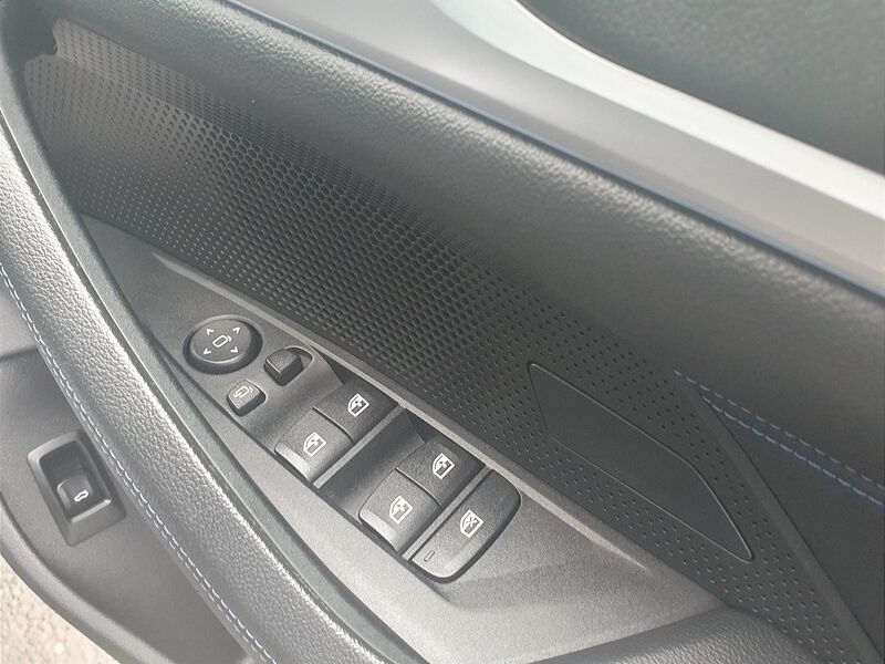 More views of BMW i4