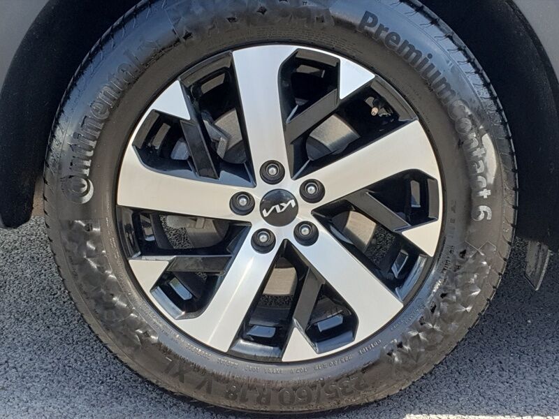 More views of Kia Sorento