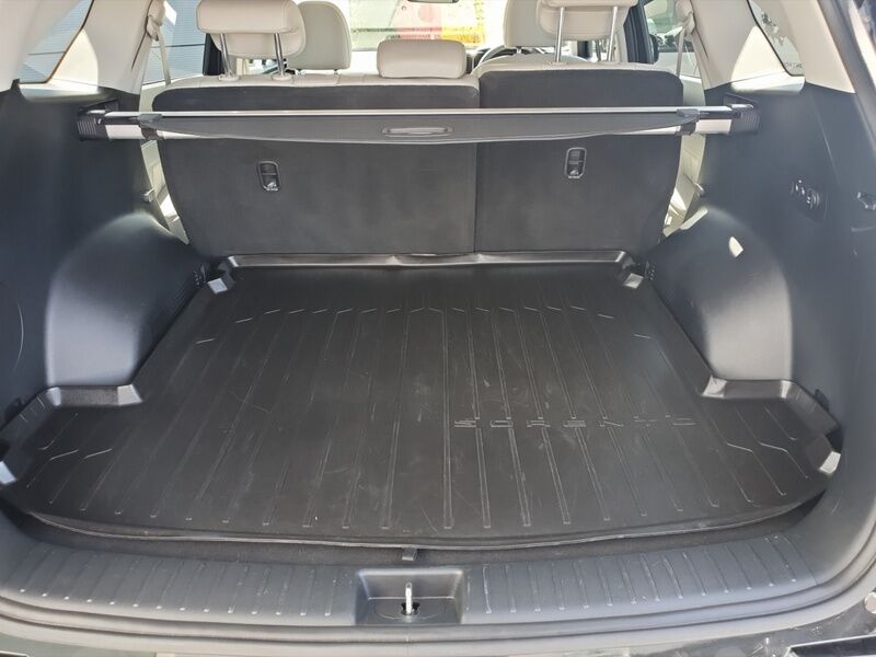 More views of Kia Sorento