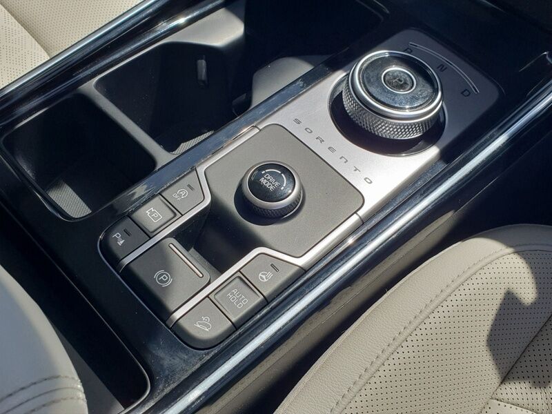 More views of Kia Sorento
