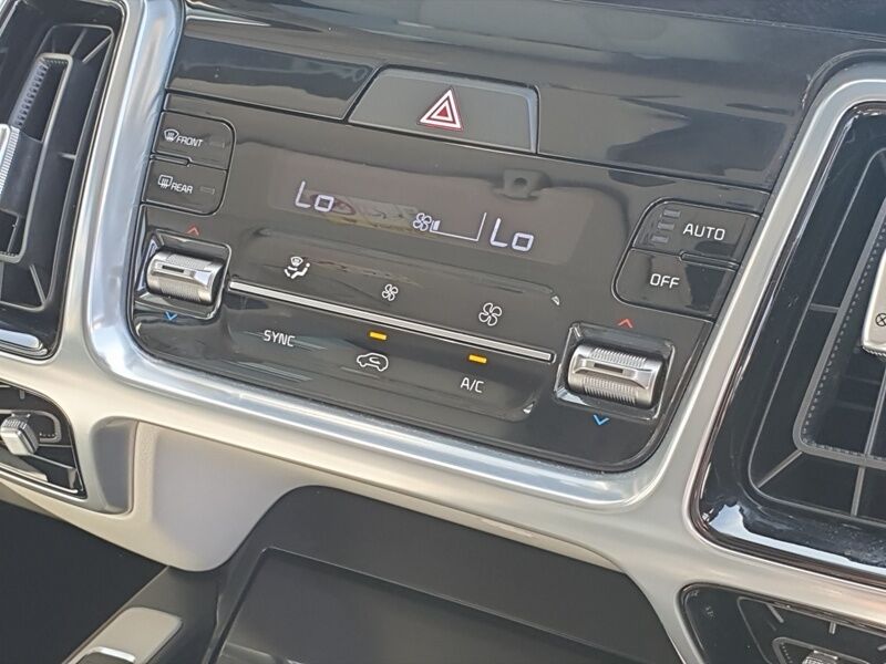 More views of Kia Sorento