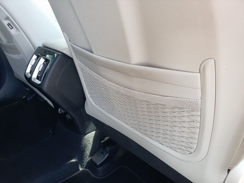 More views of Kia Sorento