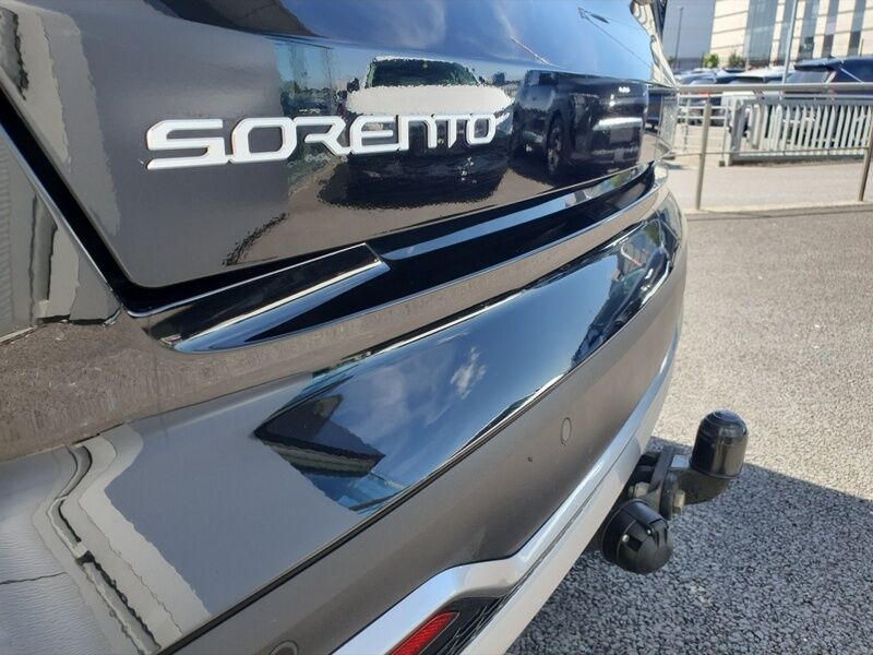 More views of Kia Sorento