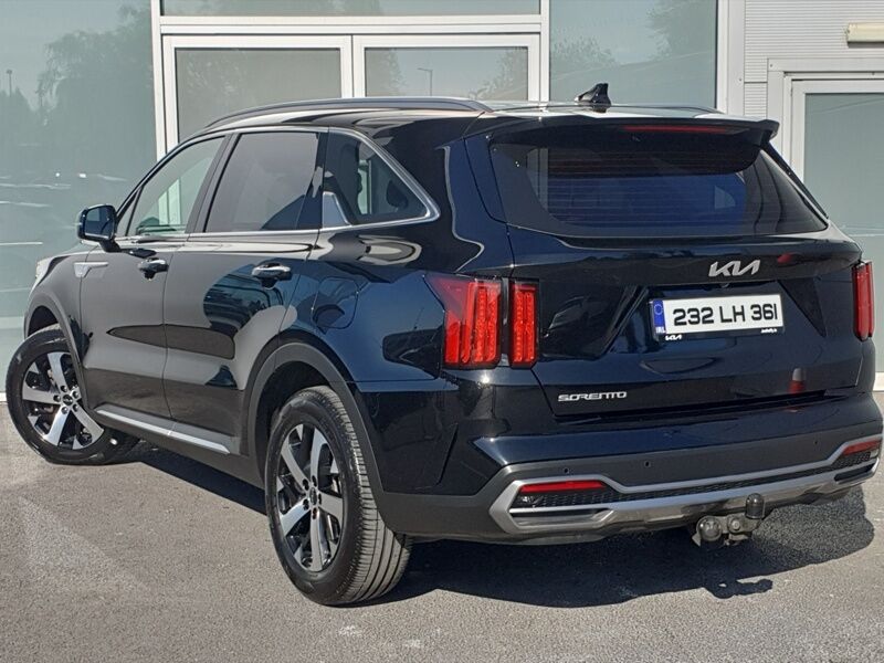 More views of Kia Sorento