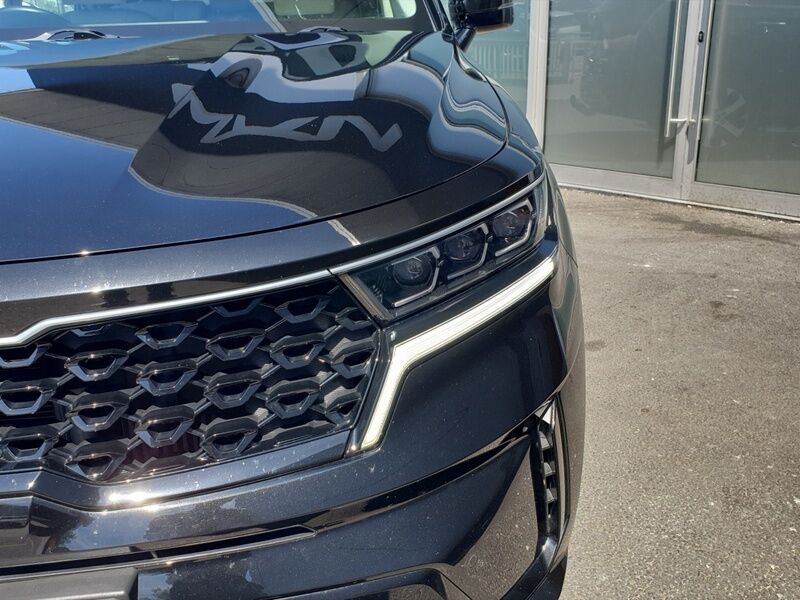 More views of Kia Sorento