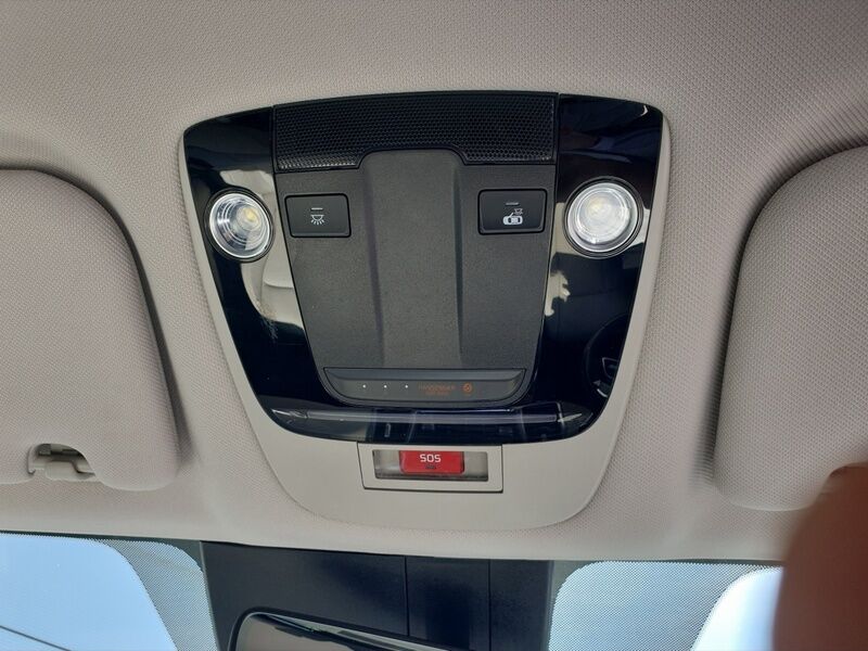 More views of Kia Sorento