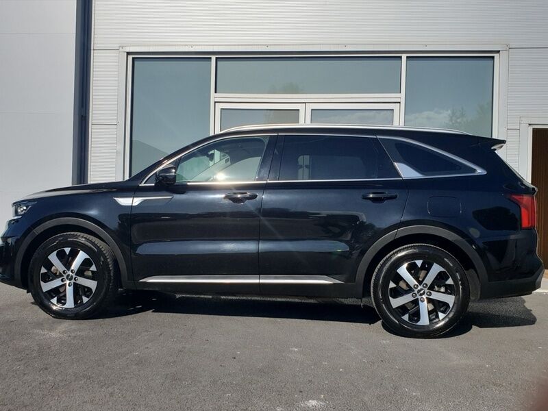 More views of Kia Sorento