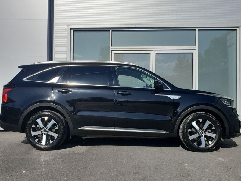 More views of Kia Sorento