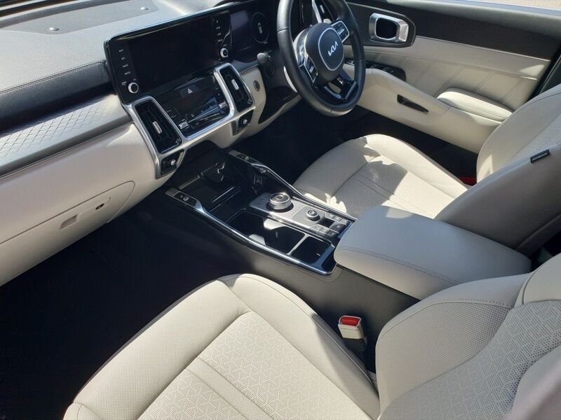 More views of Kia Sorento
