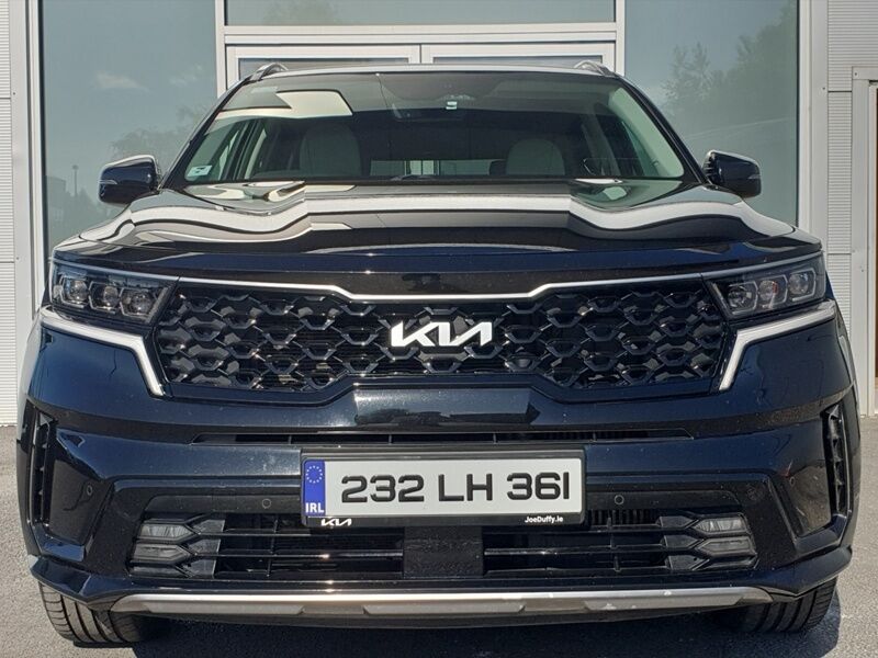 More views of Kia Sorento