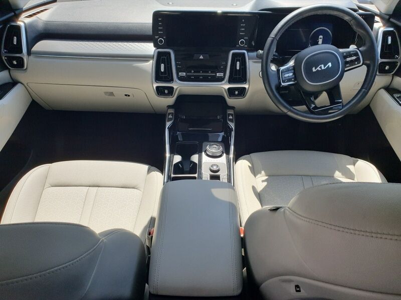 More views of Kia Sorento