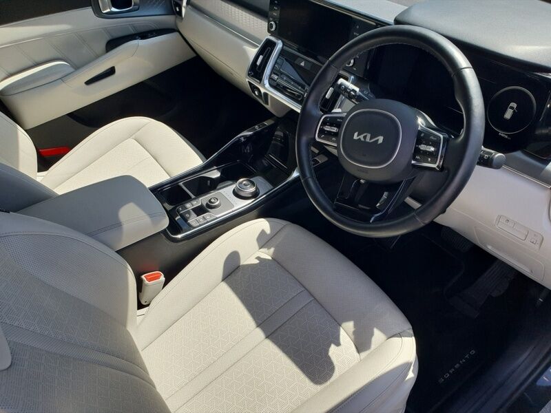 More views of Kia Sorento