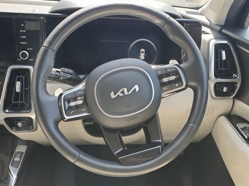 More views of Kia Sorento