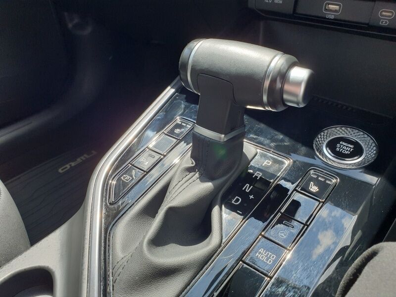 More views of Kia Niro
