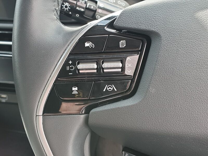 More views of Kia Niro